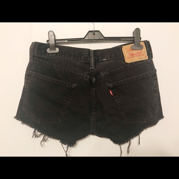 Levi’s Cut Off Jeans Shorts - Picture 3 of 7